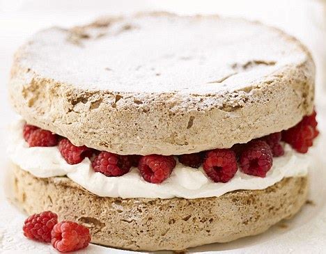 recipe-hazelnut-and-baileys-meringue-cake-daily image