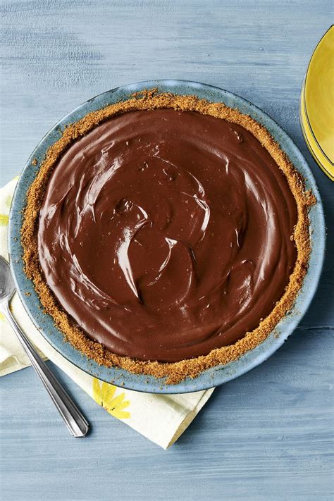 easy-chocolate-pie-recipe-how-to-make-chocolate-pie image