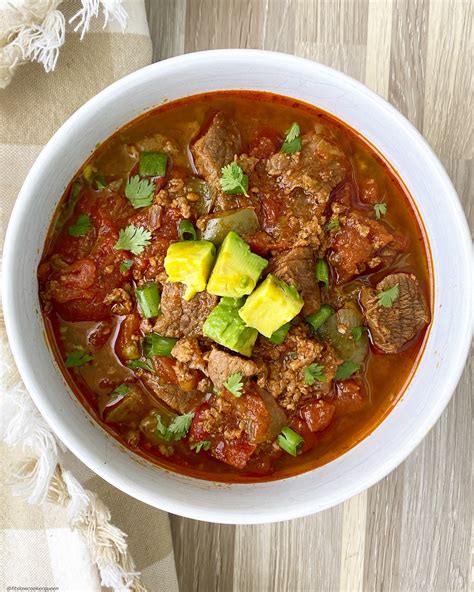 slow-cooker-chunky-beef-chili-fit-slow-cooker-queen image