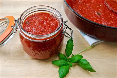 30-minute-quick-tomato-sauce-the-genetic-chef image