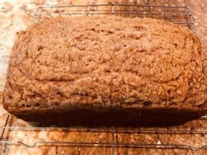 cinnamon-banana-bread-recipe-sugary-crumb-topping image