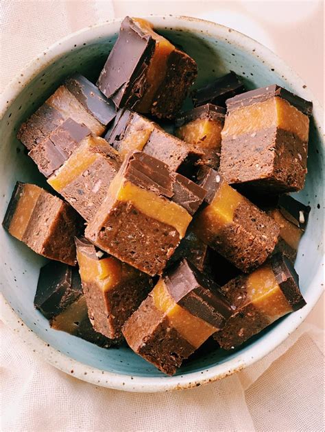 no-bake-peanut-butter-caramel-brownie-bites image