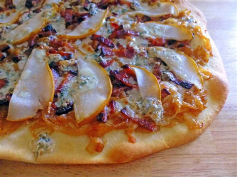 caramelized-onion-bacon-pear-pizza-whole-made image
