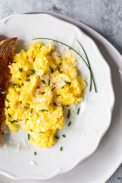 fluffy-scrambled-eggs-with-chives-food-banjo image