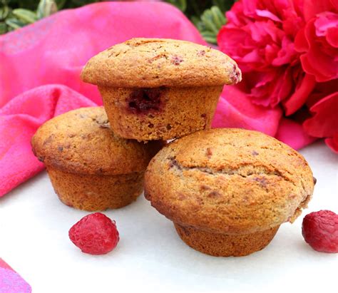 raspberry-and-vanilla-wholemeal-spelt-muffins image