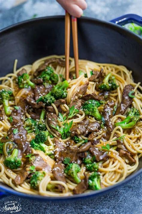 beef-lo-mein-noodles-one-pot-easy image