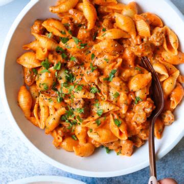 creamy-red-pepper-shell-pasta-recipe-damn-delicious image