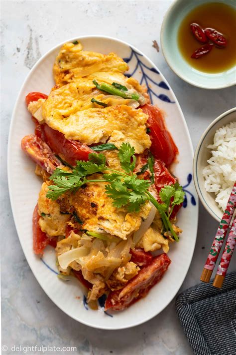 vietnamese-omelet-with-tomatoes-and-onions image