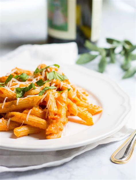 pasta-with-tomato-cream-sauce-sauce-tomate-la image