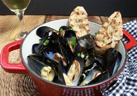 thai-curry-steamed-mussels-asian-caucasian-food-blog image