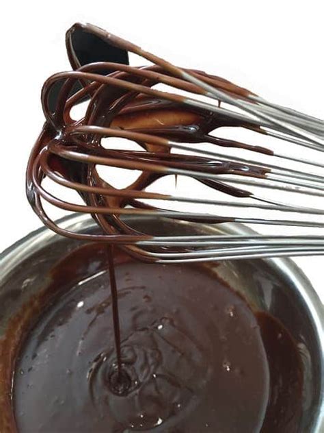 how-to-make-dark-chocolate-ganache-pastry image