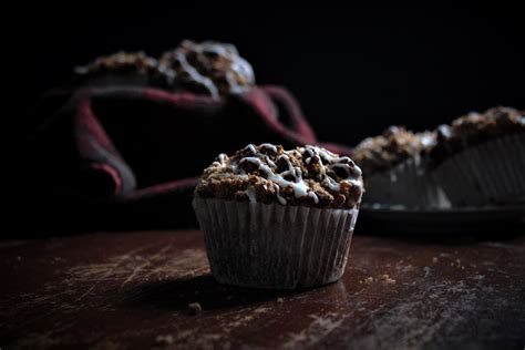 jumbo-apple-muffins-with-walnut-streusel image