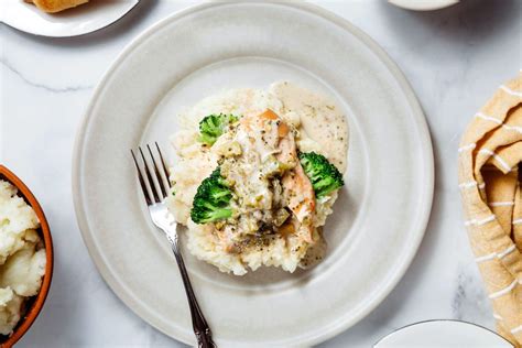 slow-cooker-creamy-broccoli-chicken-recipe-the image