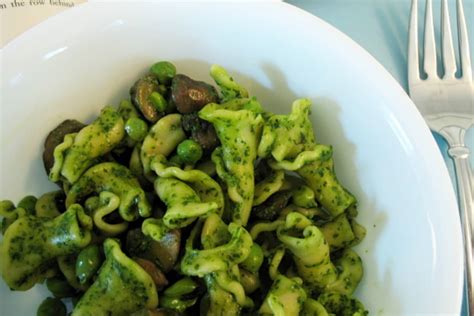 weeknight-recipe-spinach-pesto-pasta-with-fresh-peas image