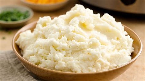 easy-slow-cooker-mashed-potatoes-recipe-pillsburycom image