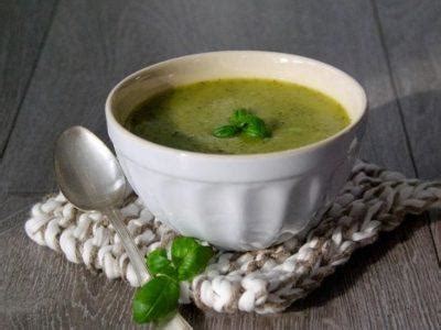alkaline-diet-recipe-gut-healing-zucchini-and-basil-soup image