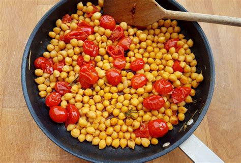 lagane-with-chickpeas-lagane-e-ceci-the-pasta-project image