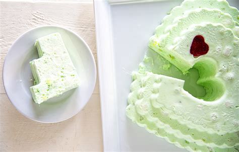 the-grinch-green-jell-o-salad-sweetrecipeascom image