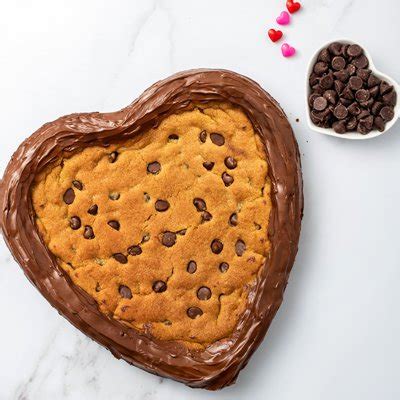 giant-valentine-cookie-very-best-baking image