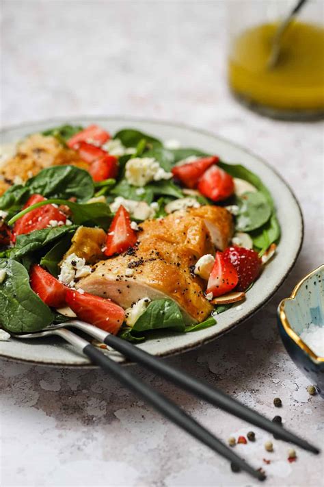 strawberry-chicken-salad-with-spinach-well-seasoned image