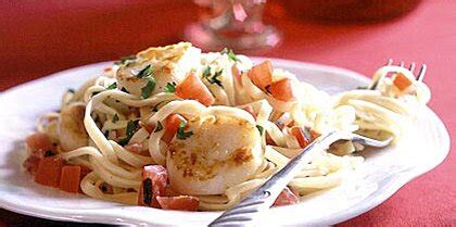 pan-seared-scallops-on-linguine-with-tomato-cream image