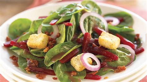 spinach-salad-with-beets-dsm-diabetes-self-management image