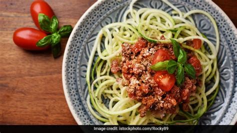 pasta-con-pomodoro-e-basilico-recipe-ndtv-food image