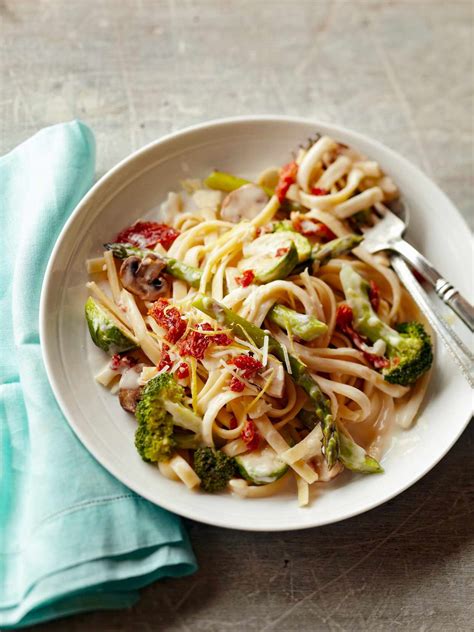 fettuccine-alfredo-with-sun-dried-tomatoes-and-veggies image