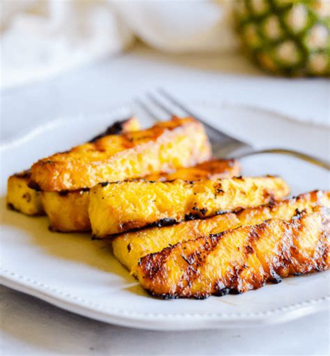 brazilian-grilled-pineapple-recipe-something-swanky image