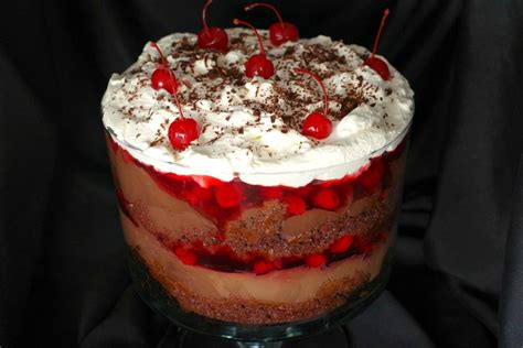 black-forest-trifle-easy-no-bake-dessert-food image