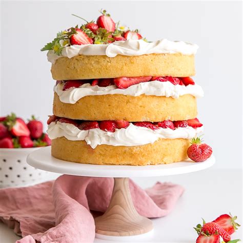 strawberry-shortcake-cake-with-mascarpone-cream image