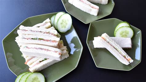 cucumber-smoked-salmon-sandwiches-with-herbed-cream image