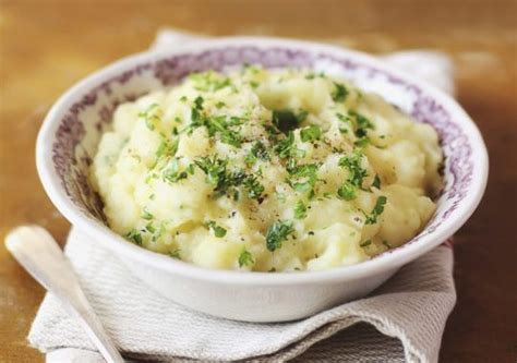 mashed-potatoes-and-creamy-golden-gravy-blue-zone image