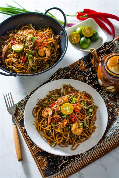 indonesian-fried-noodles-mie-goreng-easy-asian image