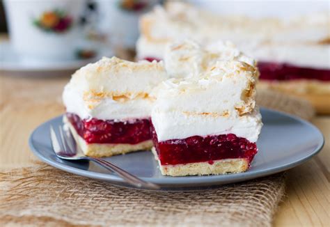 raspberry-cloud-cake-mecooks-blog image