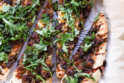 rustic-pizza-with-goat-cheese-and-balsamic-reduction image