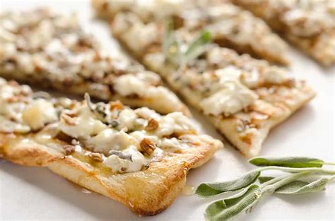 grilled-honey-goat-cheese-pizza-the-creative-bite image