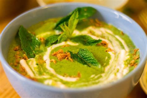 cold-lettuce-soup-raw-vegeterian-10-minutes image