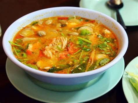 tom-yum-kung-recipe-thai-hot-and-sour-shrimp-soup image