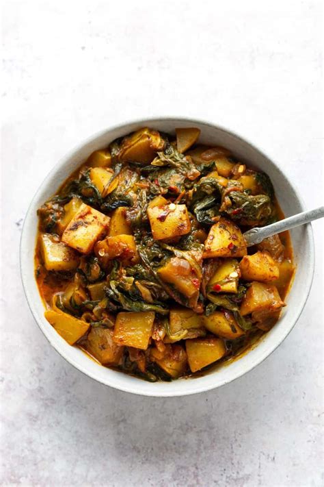 easy-aloo-palak-recipe-potato-and-spinach-curry image