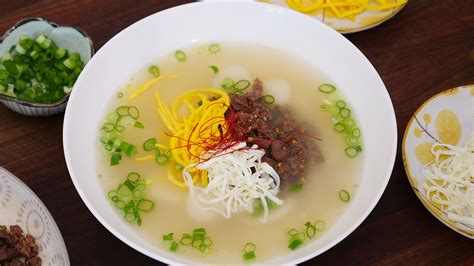 tteokguk-korean-rice-cake-soup-recipe-video image
