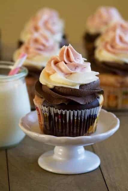 guest-post-neapolitan-cupcakes-my-baking-addiction image