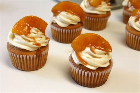 southern-peach-cobbler-cupcakes-i-heart image