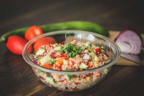 mediterranean-chickpea-quinoa-bowl-balance-nutrition image