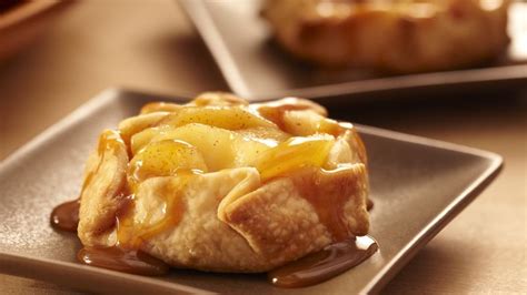 mini-apple-crostatas-recipe-pillsburycom image