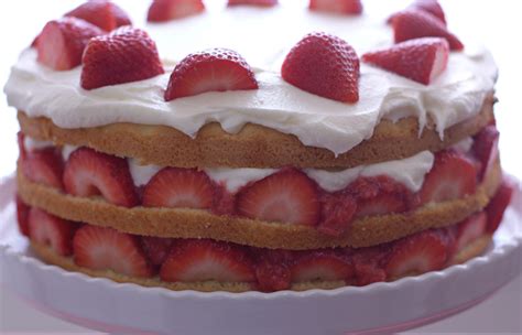 strawberry-cream-cake-food-folks-and-fun image