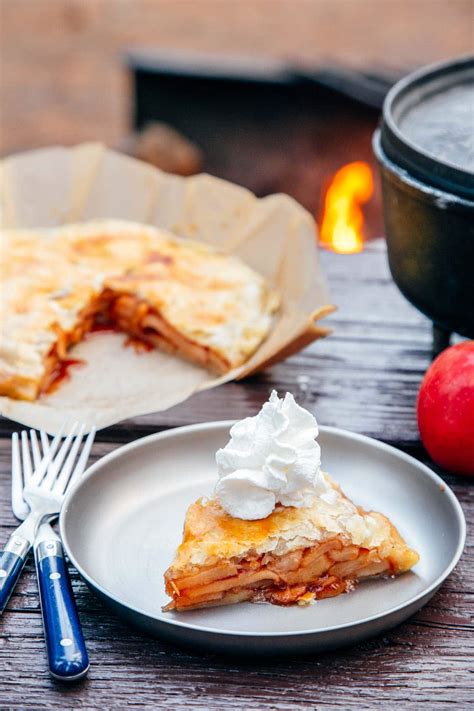 dutch-oven-apple-pie-fresh-off-the-grid image