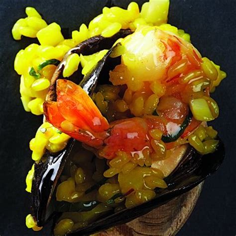 seafood-saffron-risotto-with-fennel-recipe-chatelaine image