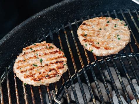 cottage-cheese-and-spinach-turkey-burgers image