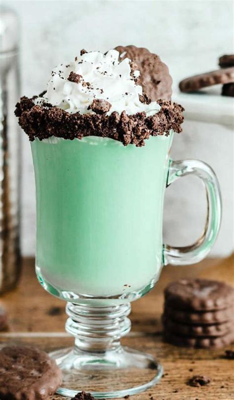 alcoholic-drinks-best-thin-mint-cookie-cocktail image